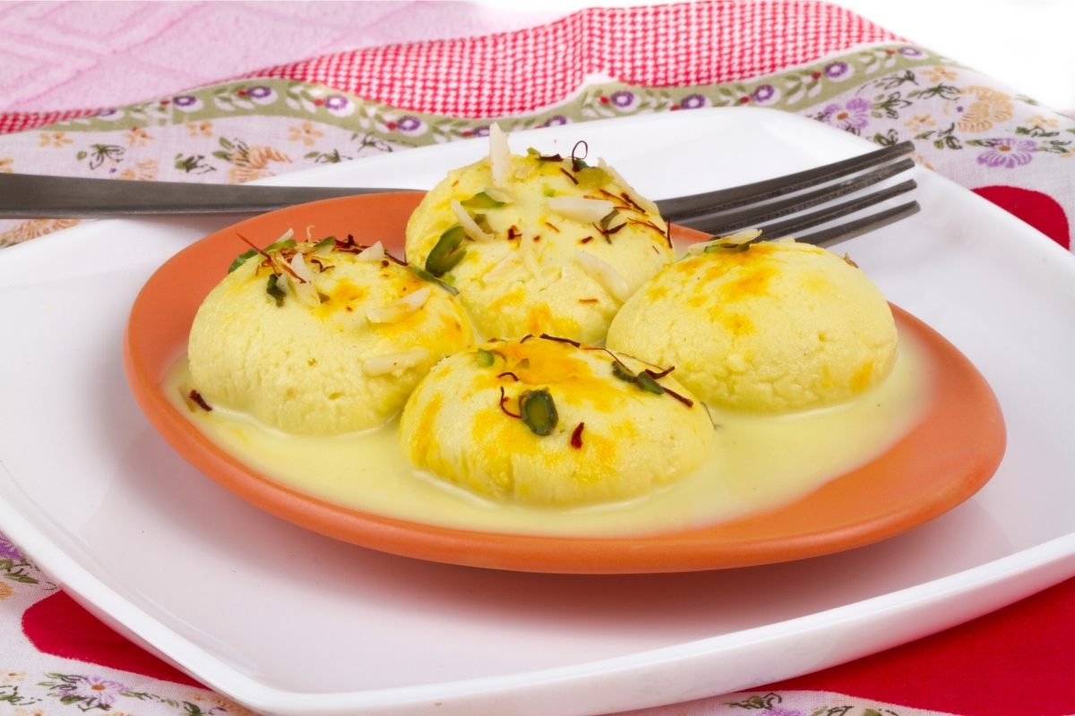 Four pieces of ras malai in a plate.