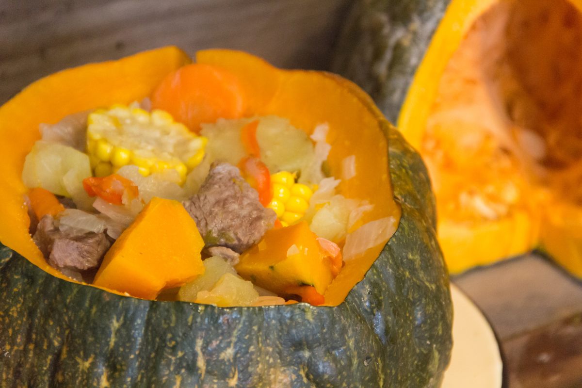 A stew with vegetables and meat, usually served in a hollowed pumpkin.