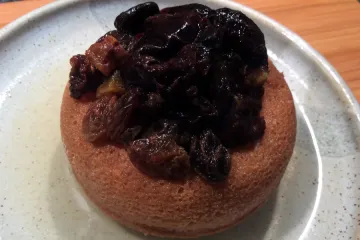 Sopa borracha panameña hecha con un bizcocho individual.