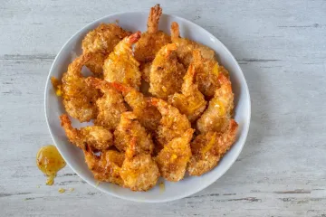 Gambas rebozadas con coco.