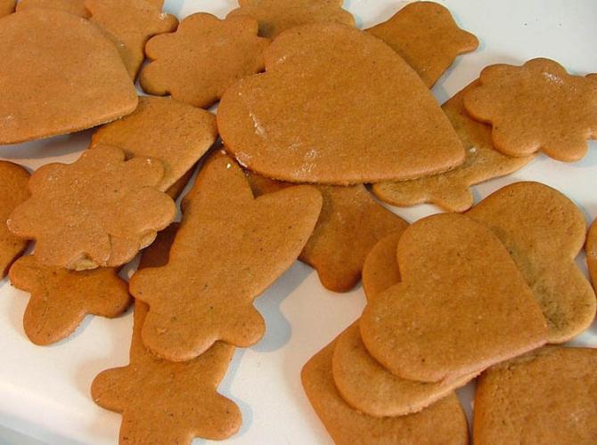 Galletas de jengibre con diversas formas.