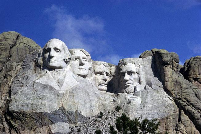 Bustos esculpidos en la roca en el Monte Rushmore.