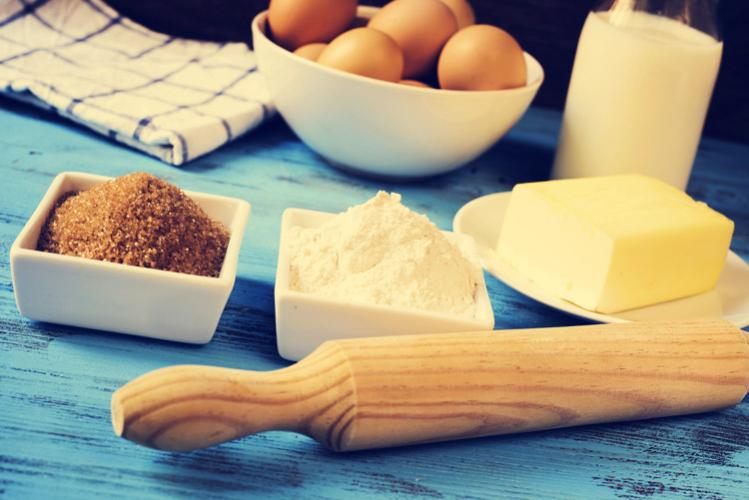 Ingredientes para hacer bollos, bizcochos y pasteles.