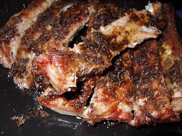 Costillas de cerod a la barbacoa.