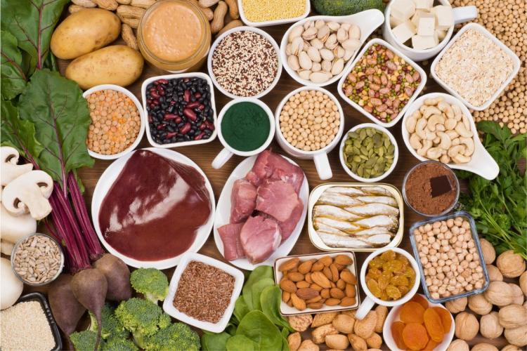 Alimentos que contienen hierro en cantidades apreciables.