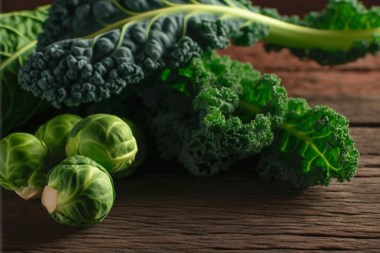 Coles de Bruselas y col rizada, o kale, como alternativas nutritivas al repollo.