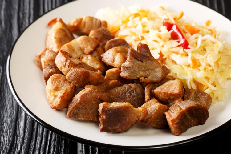 Griot de Haití, un guisado de carne de cerdo.