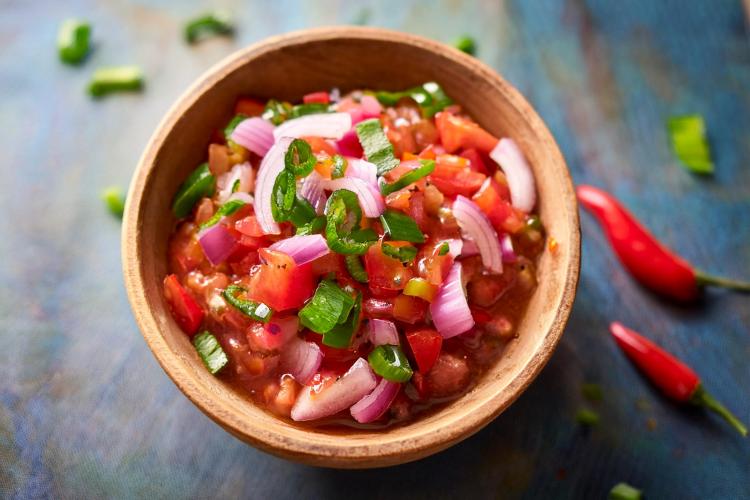 Un cuenco con salsa de ají picante ecuatoriana.
