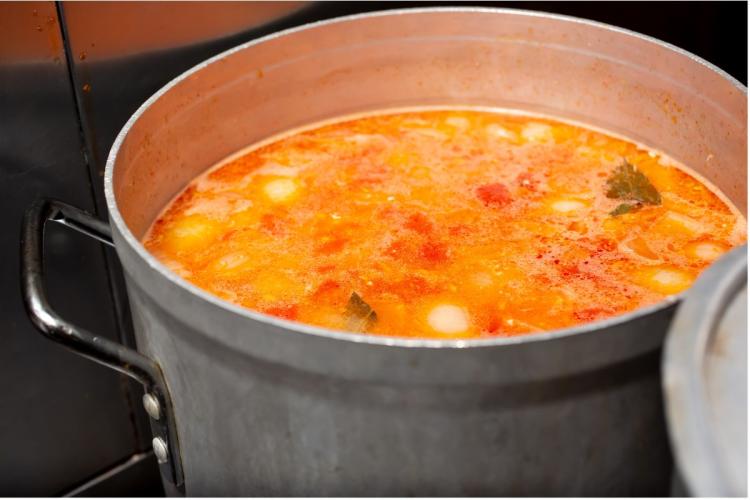 olla con sopa