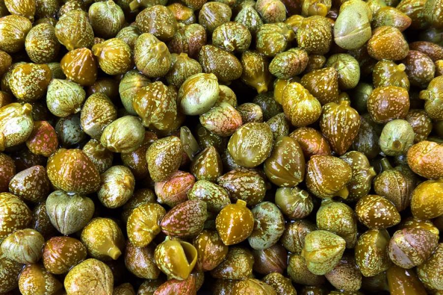 Alcaparras encurtidas, pequeñas, nonpareils.