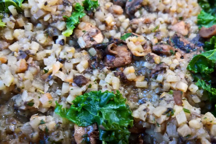 Risotto en el cual el arroz se ha sustituido por champiñones picados