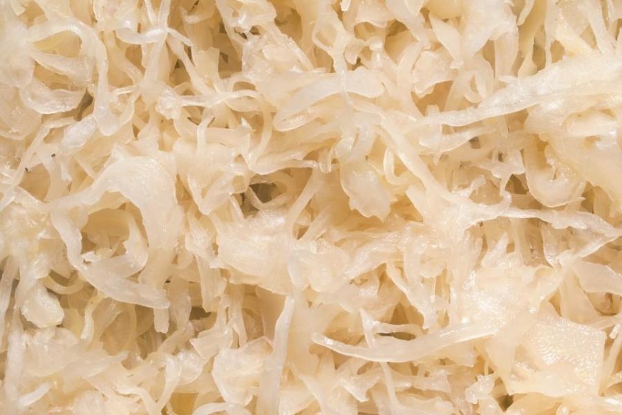 Chucrut, choucroutte o sauerkraut, ya fermentado.