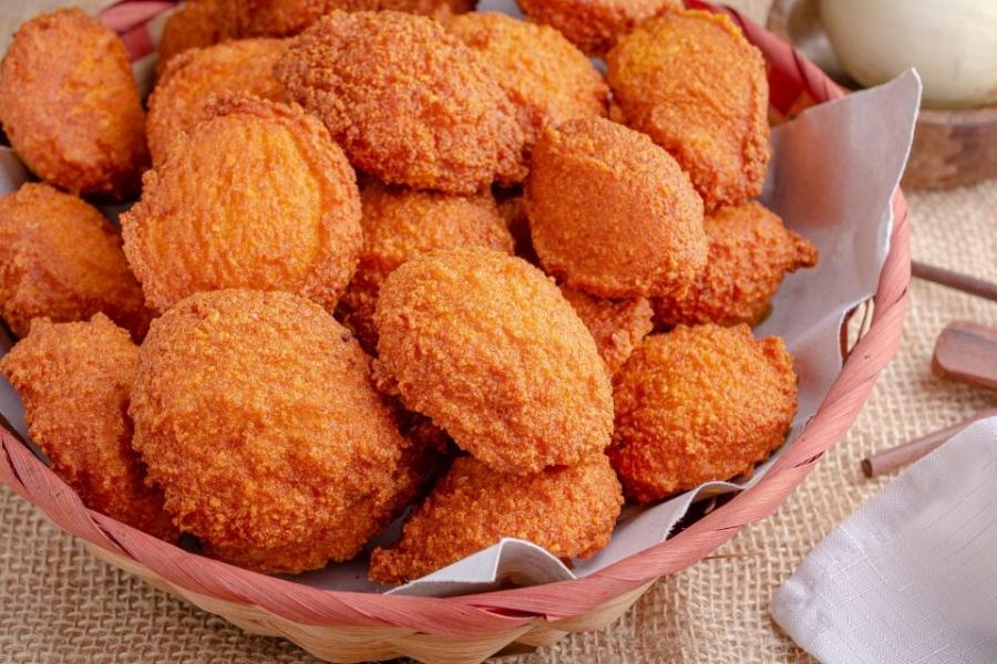 Acarajé frito.