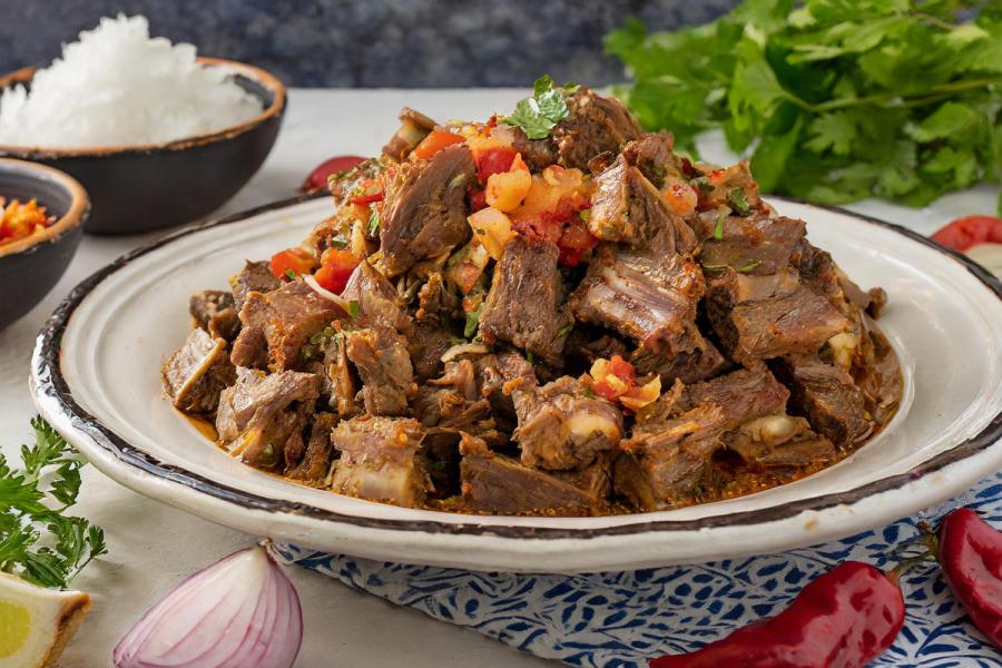 Tassot kabrit de Haittí, carne de cabra adobada, frita o asada.