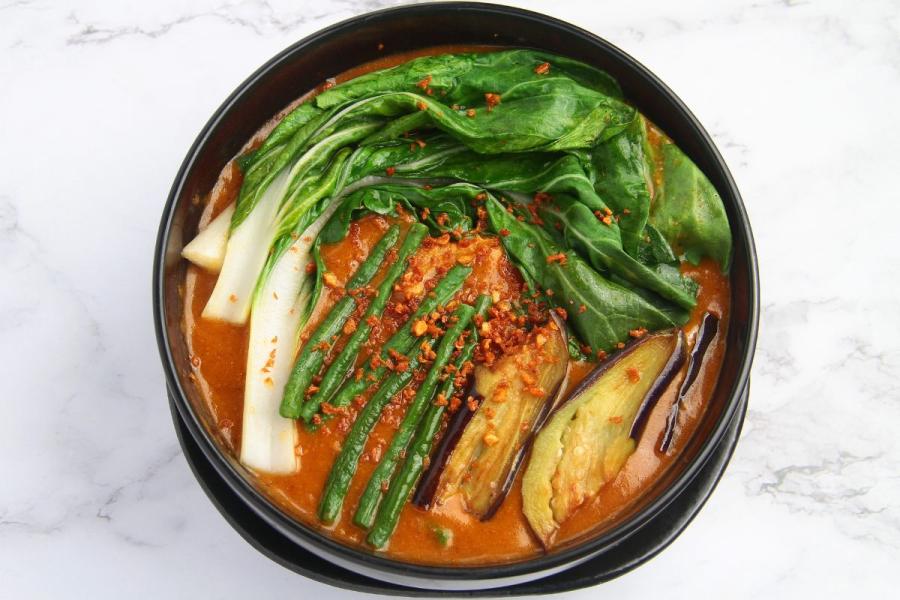 Kare kare de verduras.