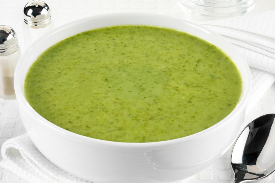 Un cuenco con crema de berros.
