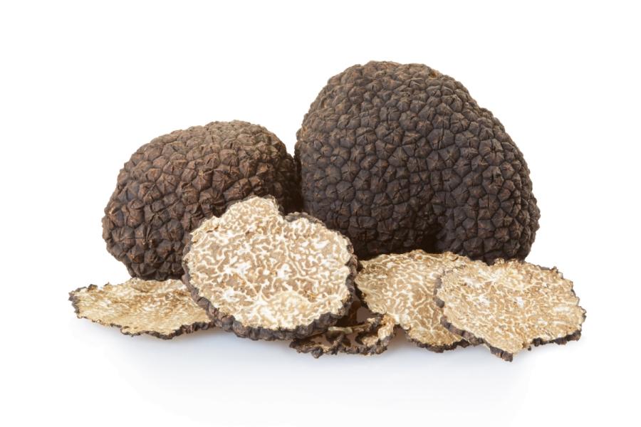 Trufas negras enteras y criadas en láminas.