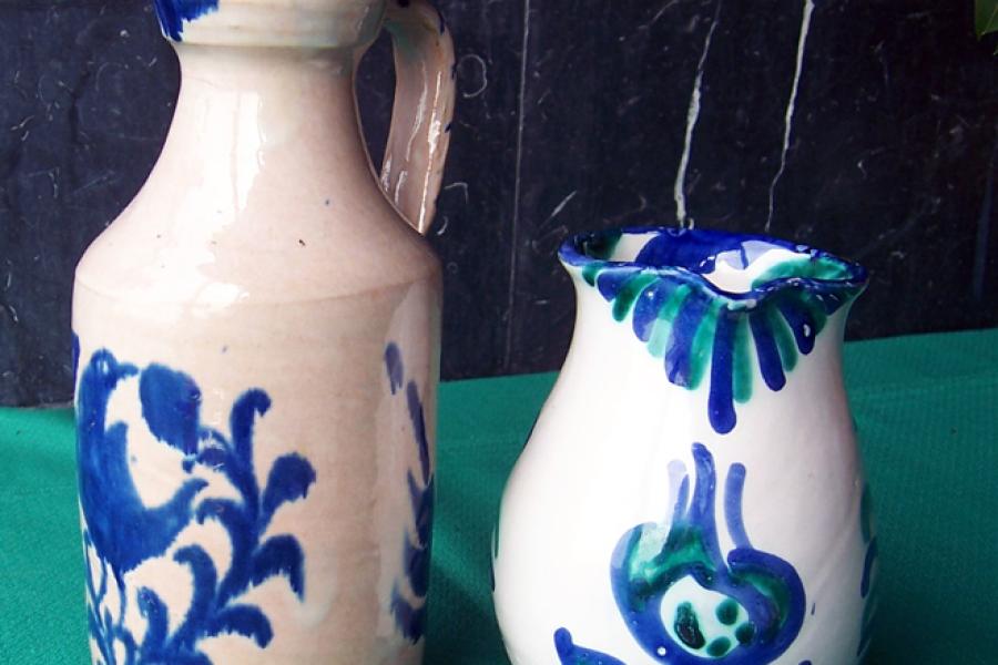 Jarras de aceite y vinagre.