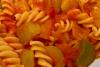 Espirales de pasta con pisto de calabacines.