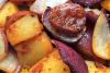 Patatas asadas con chorizo.