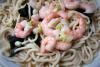 Ramen con miso y gambas.