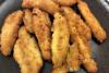 Varitas de pescado recién salidas del horno.