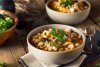 Chile blanco con pollo y alubias blancas.
