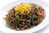 Japchae coreano.