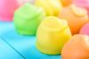 Dulces hechos con fondant aromatizado y coloreado.
