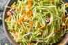 Ensalada de brócoli, zanahoria y lombarda (broccoli slaw)