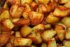 Patatas asadas como guarnición.