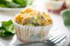 Detalle de muffins con espinacas y queso.