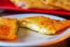 Empanadilla frita brasileña rellena de queso.