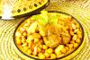 Tayín de pollo y garbanzos.