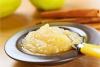Puré de manzana fresco, hecho con manzanas ácidas y azúcar blanca.