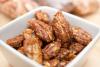 Nueces pacanas gourmet cubiertas de azúcar tostado.