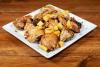 Pollo al ajillo con patatas fritas.