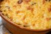 Detalle de arroz con queso al horno.