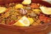 Arroz al horno con carne, salchicha y garbanzos.