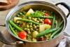 Verduras de primavera estofadas.