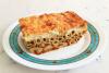 Pastitisio griego en un plato.