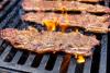 Costillas adobadas y cocinadas sobre la barbacoa al estilo coreano.