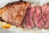 Un filete grande de lomo de vaca a la barbacoa cocinado al estilo de las Bahamas.
