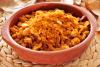 Migas tradicionales en cazuela de barro.