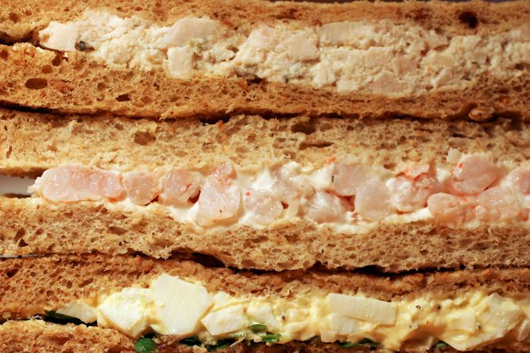 Sandwiches con mayonesa.
