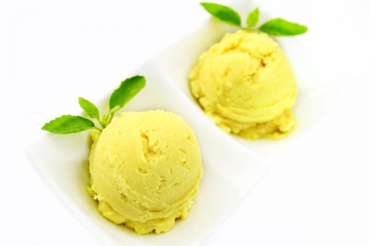 Dos bolas de helado de durián.