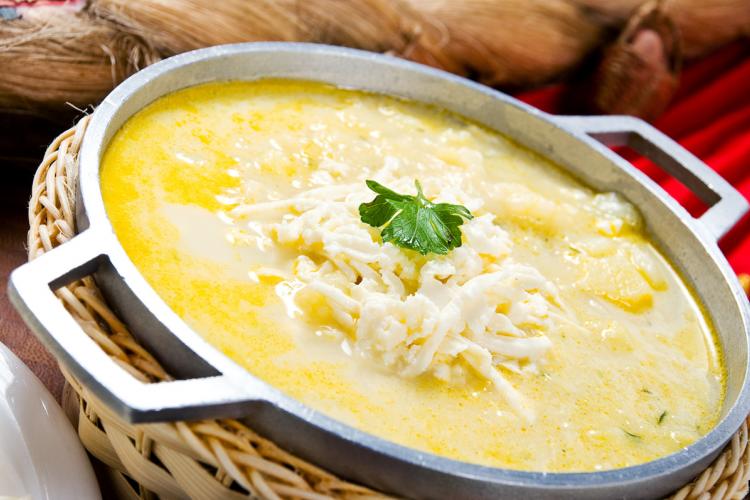 Locro, una sopa ecuatoriana de patata y queso.
