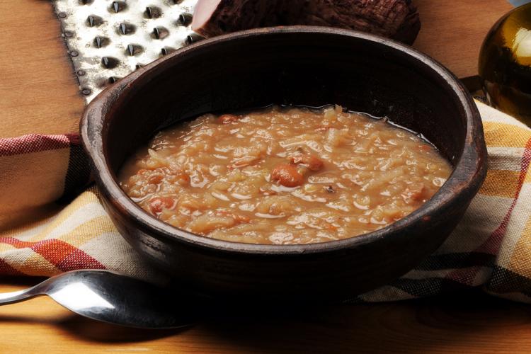Sopa de chucrut y alubias borlotti, zuppa jota.